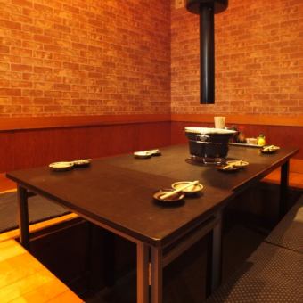 靴を脱いでゆっくり寛げる掘りごたつです♪上司も納得！！