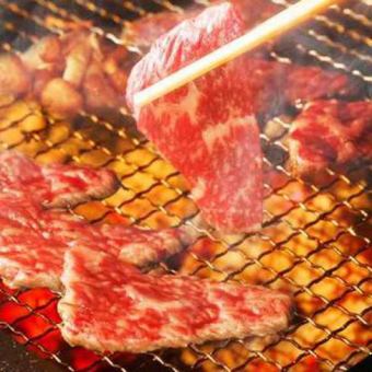 【仅限晚餐♪】Tomoro Jr. 8道菜式小套餐，包含牛臀肉和牛肋排，售价2500日元（含税）