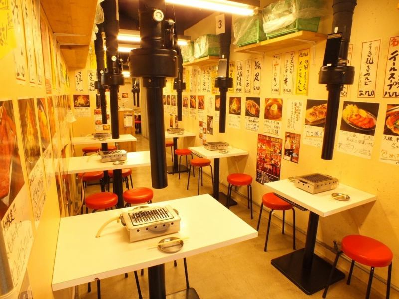 懐かしい大阪の韓国焼肉屋が原点のふたご屋は明るい活気のある店内。肉のプロスタッフがご希望やお肉の種類によってお焼き致します。盛り上げなどもおまかせあれ！