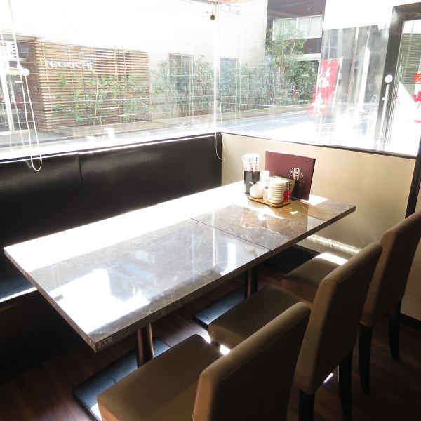 [Semi-private room seating for up to 6 to 8 people] There is a semi-private room that is perfect for a banquet with a medium number of people! It is also ideal for families on holidays and dinners ♪ Meal with friends and small scale It is available at the banquet!