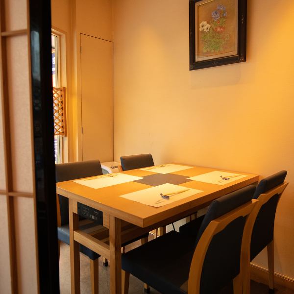 The restaurant has a soft atmosphere based on plain wood, and has table seating for up to 36 people.You can enjoy seasonal specialties in a high-quality space that is neither too luxurious nor too casual.Please use it for various business occasions, anniversaries, seasonal banquets, etc.