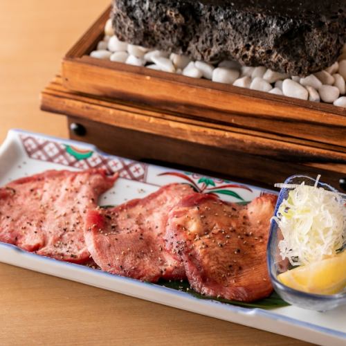 Thick-sliced beef tongue lava-grilled