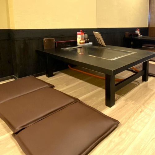 <A relaxing raised tatami room perfect for gatherings>