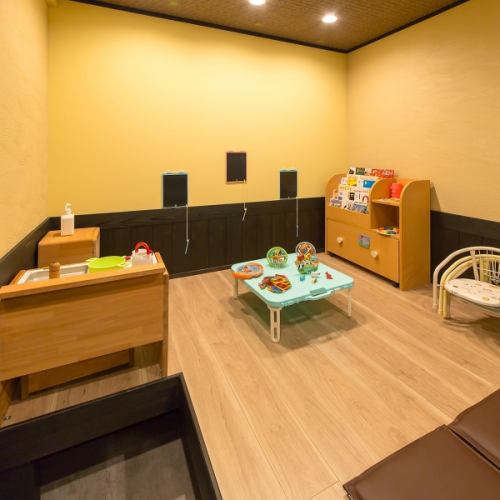 <A spacious kids' space for children who want to move around>