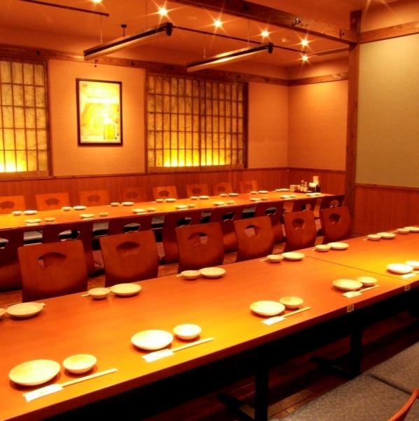 The clean interior is full of table seats, private rooms, tatami mats with hori-kotatsu tables, and more!