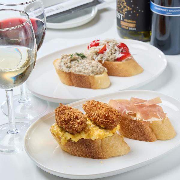 こぼれるほどの具材に感動！お酒が進む逸品【生ハムとシラスのブルスケッタ】