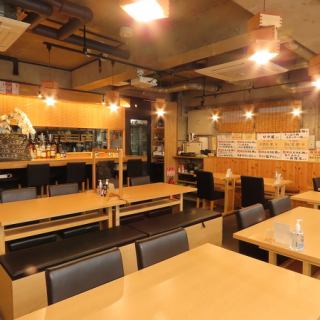 お1人様でも愉しめるカウンター席もございます。