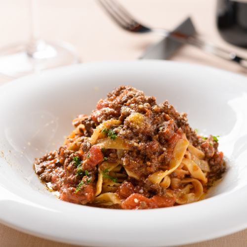 Bolognese tagliatelle made with red wine