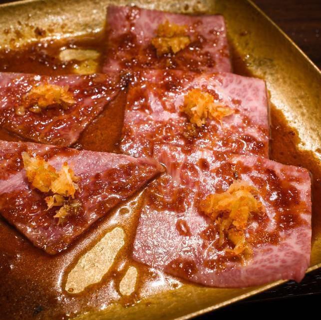 黒毛和牛を使用した肉寿司をぜひお楽しみください◎