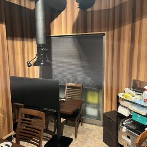 横並びテーブル席。実はかなり居心地がよいテーブルです。ご希望の際にはお電話でお問い合わせください◎