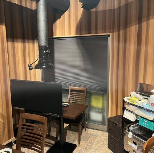 横並びテーブル席。実はかなり居心地がよいテーブルです。ご希望の際にはお電話でお問い合わせください◎
