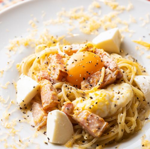 濃鬱的卡邦尼意麵,用大量的起司和奶油製成