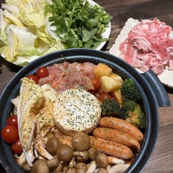 【冬季限定】“番茄芝士火锅套餐”，使用整块马苏里拉奶酪，含无限畅饮，4500日元