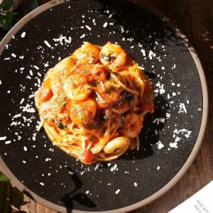 Shrimp and spinach tomato pasta