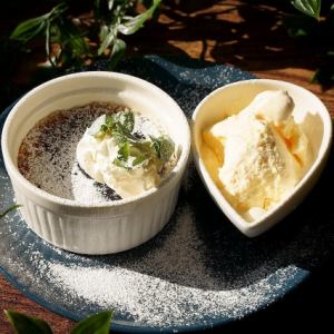 Homemade crème brûlée