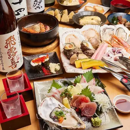 【12月1日 - 1月3日】包含2小时畅饮 ◎ 年末聚会限时优惠 ☆ 豪华烤海鲜套餐【共9道菜】6500日元(含税)