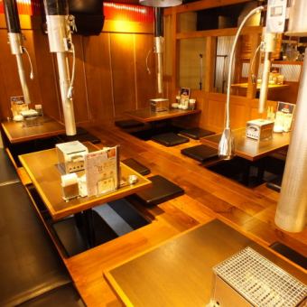 [Perfect for large banquets] The tatami seats with sunken kotatsu can be reserved for large parties.Can be reserved for 20 to 26 people! [Non-smoking seats]