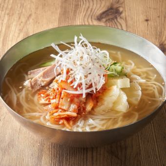 [Focusing on the soup!] Homemade! Refreshing kimchi cold noodles