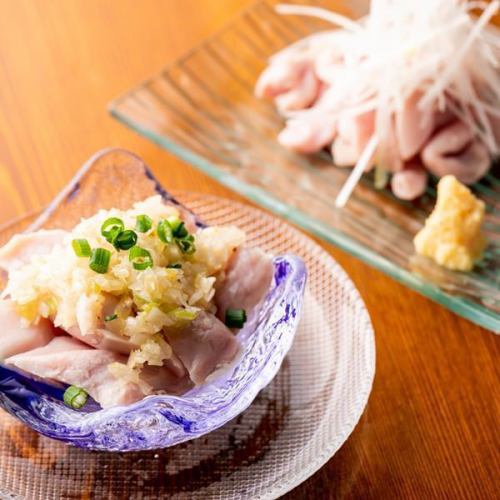 [Super fresh meat sashimi!] There are 6 types of low-temperature cooked meat sashimi in total! Tongue, kobukuro, kashira, guts, heart, and shirokoro