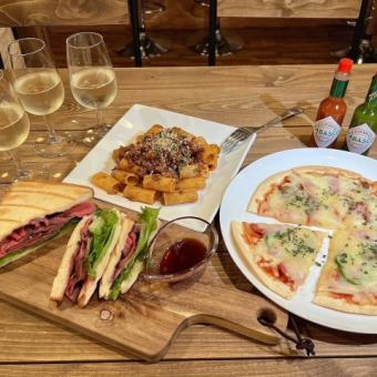 Our most popular item! Standard Course with smoked food platter (drinks not included, 5 food items total) ¥3,300 (tax included)