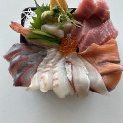 一押し！　はみ出海鮮丼