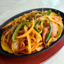 昔ながらの鉄板ナポリタン