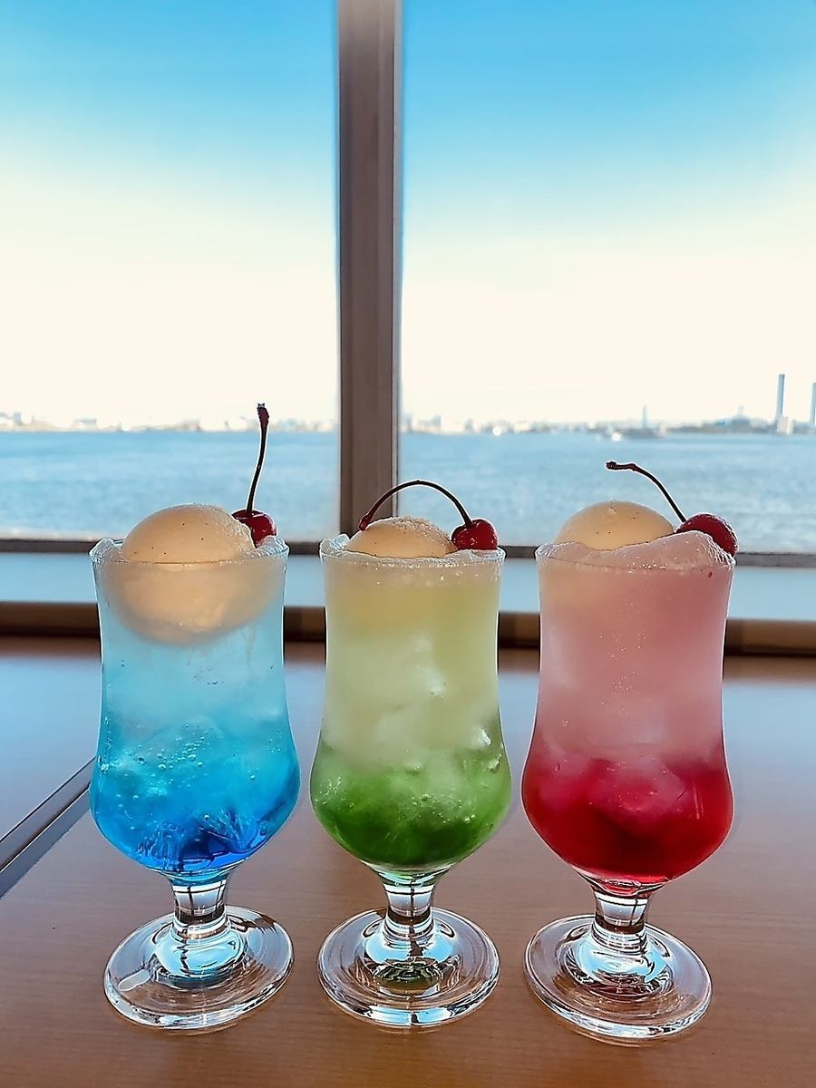 クリームソーダ各種７００円