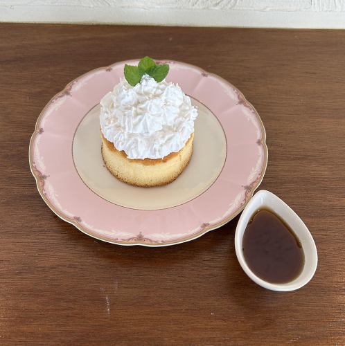 ホイップたっぷりメープルパンケーキ