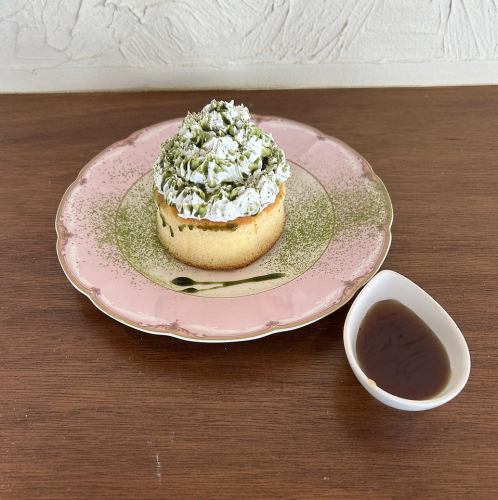 ホイップたっぷり抹茶パンケーキ【黒蜜付】