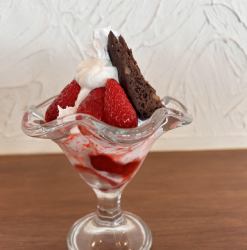 봄 추천 신선한 딸기 선데이