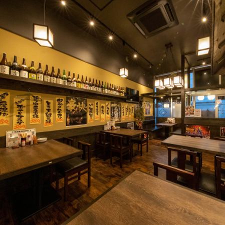 A large number of local sake lined up on the shelves near the wall.It is a fun space for alcohol lovers to enjoy the taste of alcohol while looking around.This seat can accommodate up to 4 people, so it is also recommended for casual drinking parties and second parties.