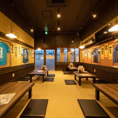 It is a Japanese-style room that can seat up to 4 people.Because there is room between the seats, you can enjoy a meal slowly.Please enjoy a delicious meal in a lively bright shop!