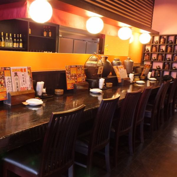 [Counter seats] Counter seats where you can enjoy alcoholic beverages for one or two people.