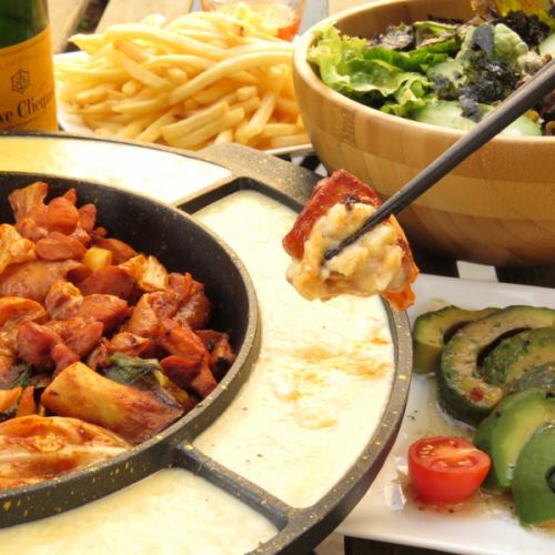 芝士辣炒鸡排套餐，含气泡酒祝酒！（含2小时畅饮）6000日元（含税）