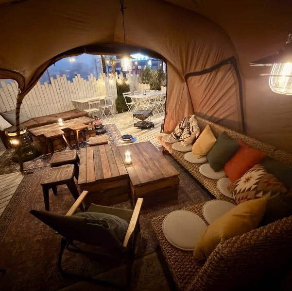 ◆ゆ~ったりソファー席♪屋上のプライベート空間に、皆さまでくつろげるソファーのお席をご用意☆テント内は完全にプライベートな空間としてご利用頂けます♪クリスマス会や誕生日会、女子会に最適です◎SNSにアップするお写真もバッチリ撮影いたします☆〈日暮里 女子会 誕生日会 クリスマス チーズダッカルビ〉