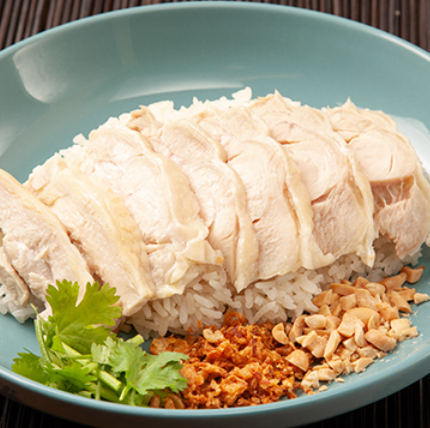 The specialty "Khao Mangai" is a must-eat!