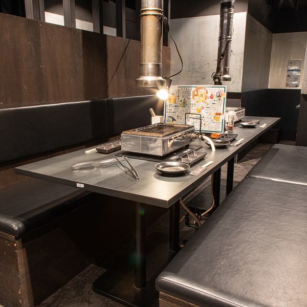 焼肉しらふくでは2名様から最大12名様まで利用可能な宴会席をご用意しています★広々とした店内にはテーブル席が並び、グループや各種宴会、会社の歓送迎会など幅広い用途に対応できるスペースを実現しています。快適な座席配置と清潔感のある空間で、友人や同僚との話に花が咲くこと間違いなし。