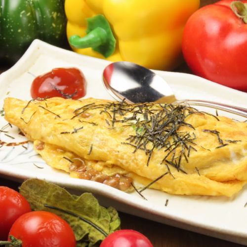【纳豆煎蛋】松软的煎蛋与浓郁美味的纳豆完美融合！充满鲜味的一道菜。
