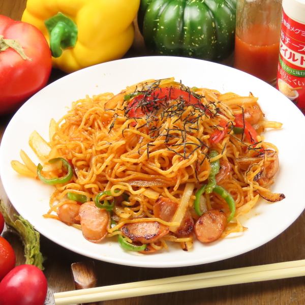 【那不勒斯炒麵】 嚼勁十足的炒麵，淋上濃鬱的那不勒斯醬汁，美味可口。