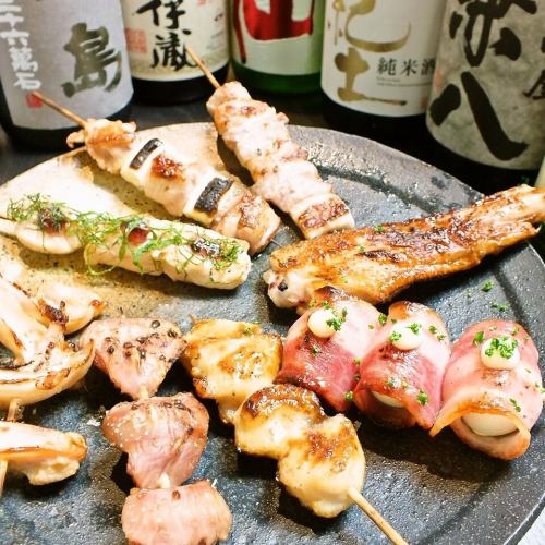 [Various types of yakitori] Skilled craftsmen trained for many years will carefully baked with charcoal fire! Yakitori 100 yen ~ and reasonable ♪