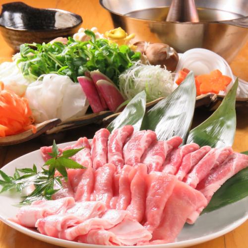 寒い季節に。贅沢な食材を使用したお鍋をご用意。