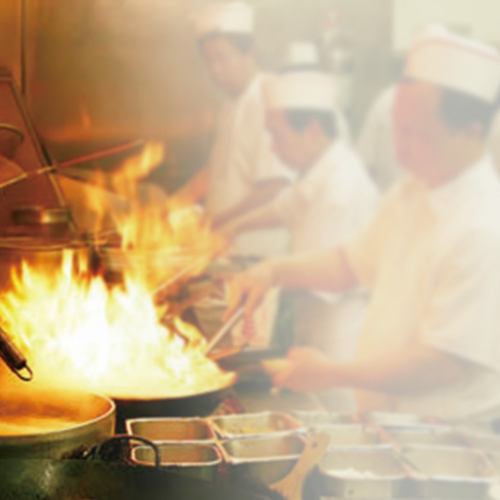 由拥有国家资格的中国厨师烹制的全套美食。