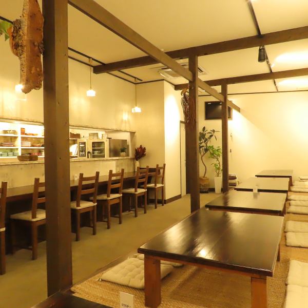 The restaurant has a relaxed atmosphere, with counter seats where you can dine alone with ease, and tatami seating that gives off a homely vibe, like a girls' night out at home.You can use it for any occasion, such as taking a quick break as a cafe, having a meal with the family, going on a date, or having a girls' night or moms' lunch.