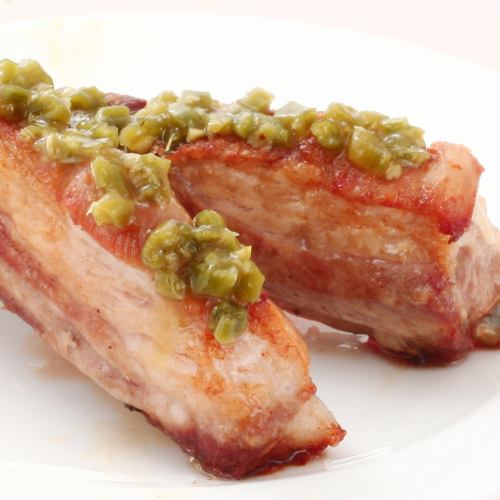 Bone-in spare ribs with chopped wasabi
