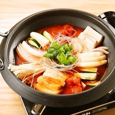 我們有幾種帶有辣味的jjigae！