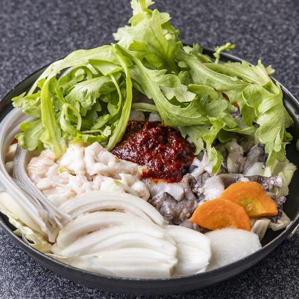 韓国・釜山の旨辛パワーをチャージ！魚介とホルモンが溢れ出す【ナッコプセ】