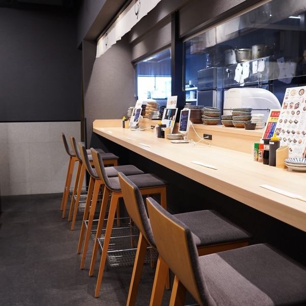 カウンターがあるから、おひとり様でも大歓迎です。