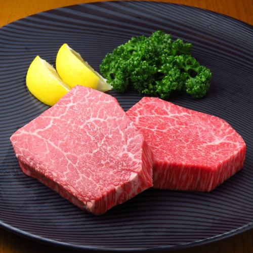 Kuroge Wagyu beef carefully selected by a meat doctor