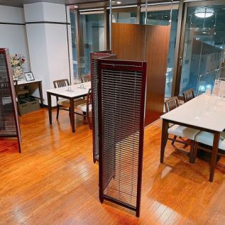There are 2 semi-private rooms with tables for 4 people, each with thorough measures against infectious diseases.A window seat with a nice view.Enjoy a wonderful time while gazing at the townscape of Kitakoshigaya during lunchtime and the night view during dinnertime.