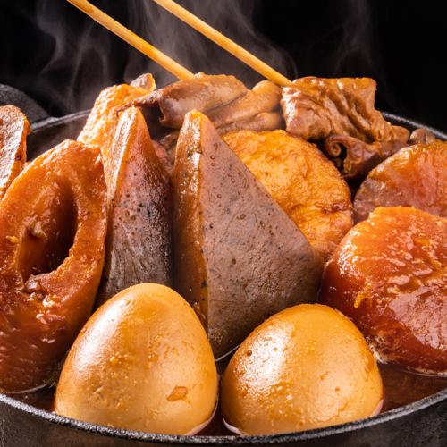 说起爱知县出生的关东煮，那就是“味噌关东煮”。它是用爱知县食品中必不可少的八丁味噌汤熬制而成的。